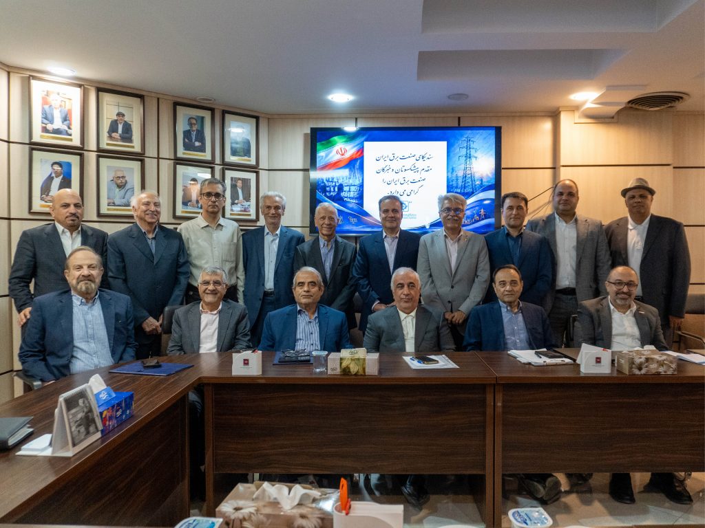 تجلیل از مدیرعامل مکو، در نشست پیشکسوتان و خبرگان صنعت برق کشور